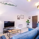 Cohost Partners Chic Stay Heart Of Warrington
