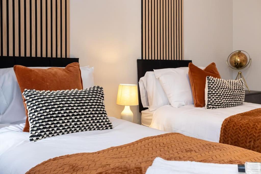 Railway House - - Sleeps 6 Holiday home Warrington (Cheshire)