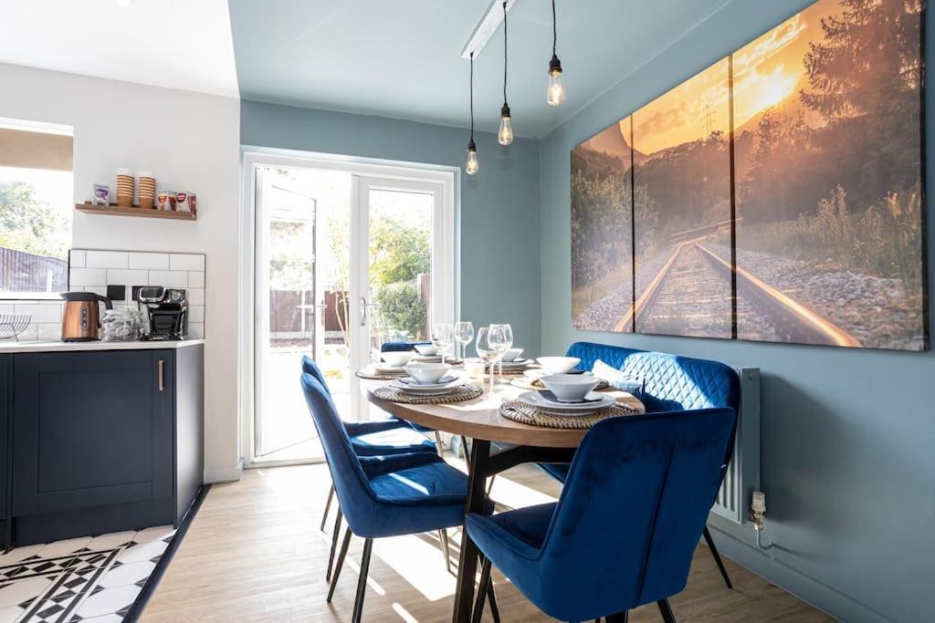 Railway House - - Sleeps 6 Warrington (Cheshire)