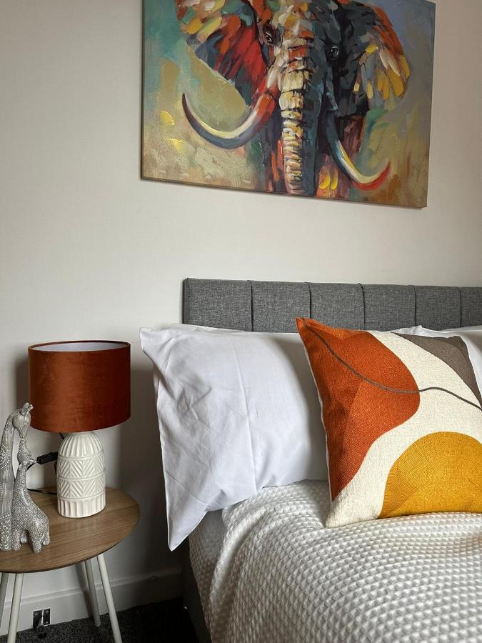 Apartment Modern Duo: Work & Leisure Warrington (Cheshire)