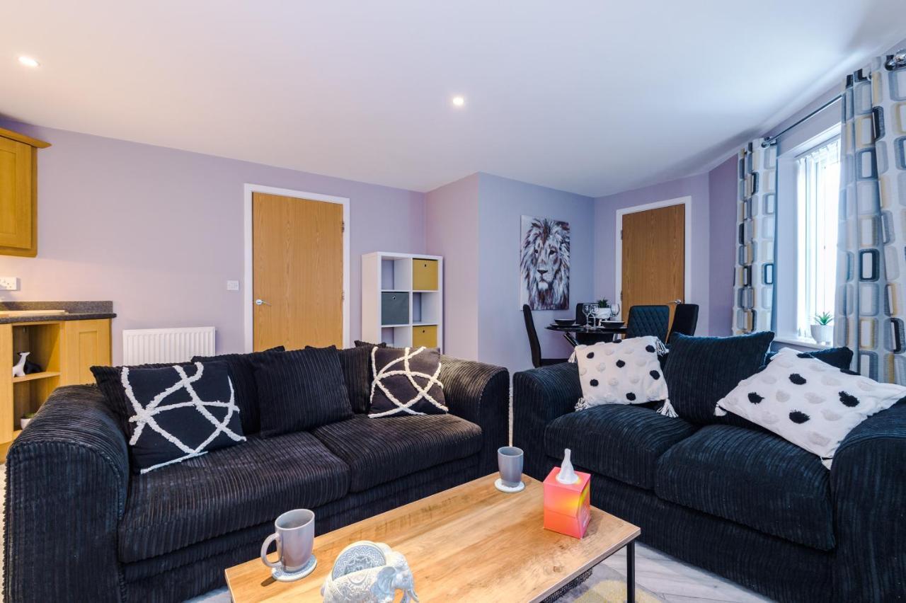 Apartment Modern Duo: Work & Leisure Warrington (Cheshire)