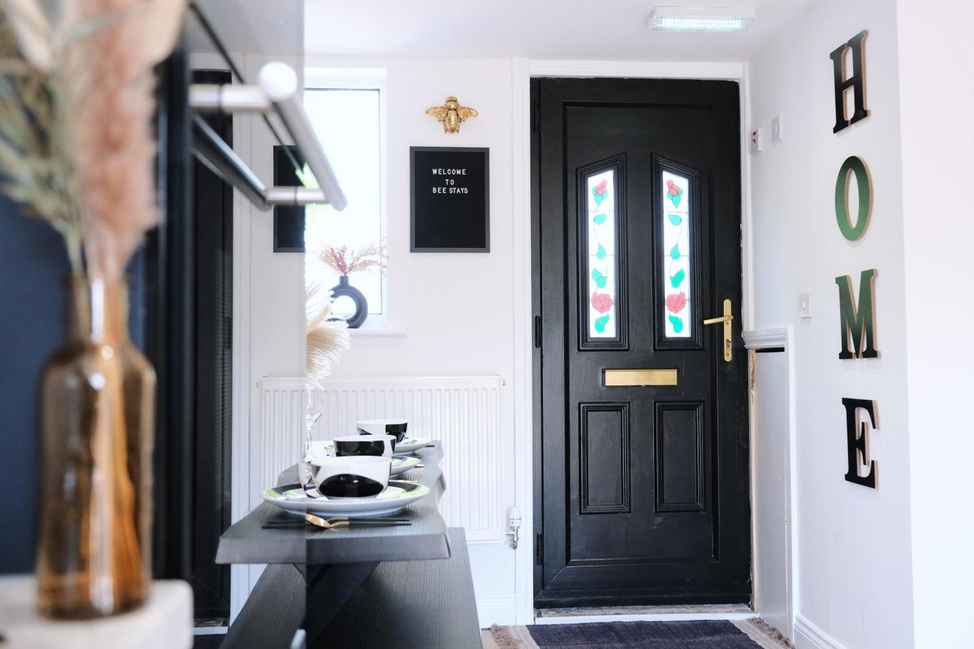 Bee - Long Lane Holiday home