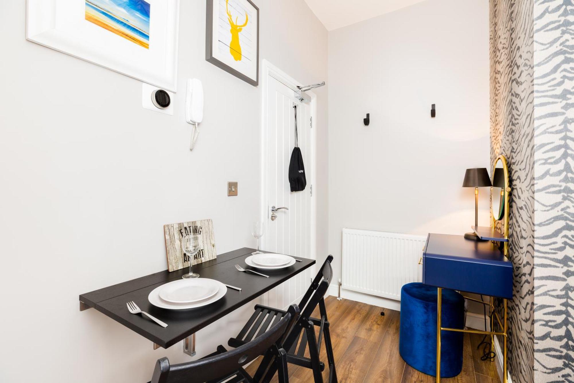 The Shirt Factory Apartment *