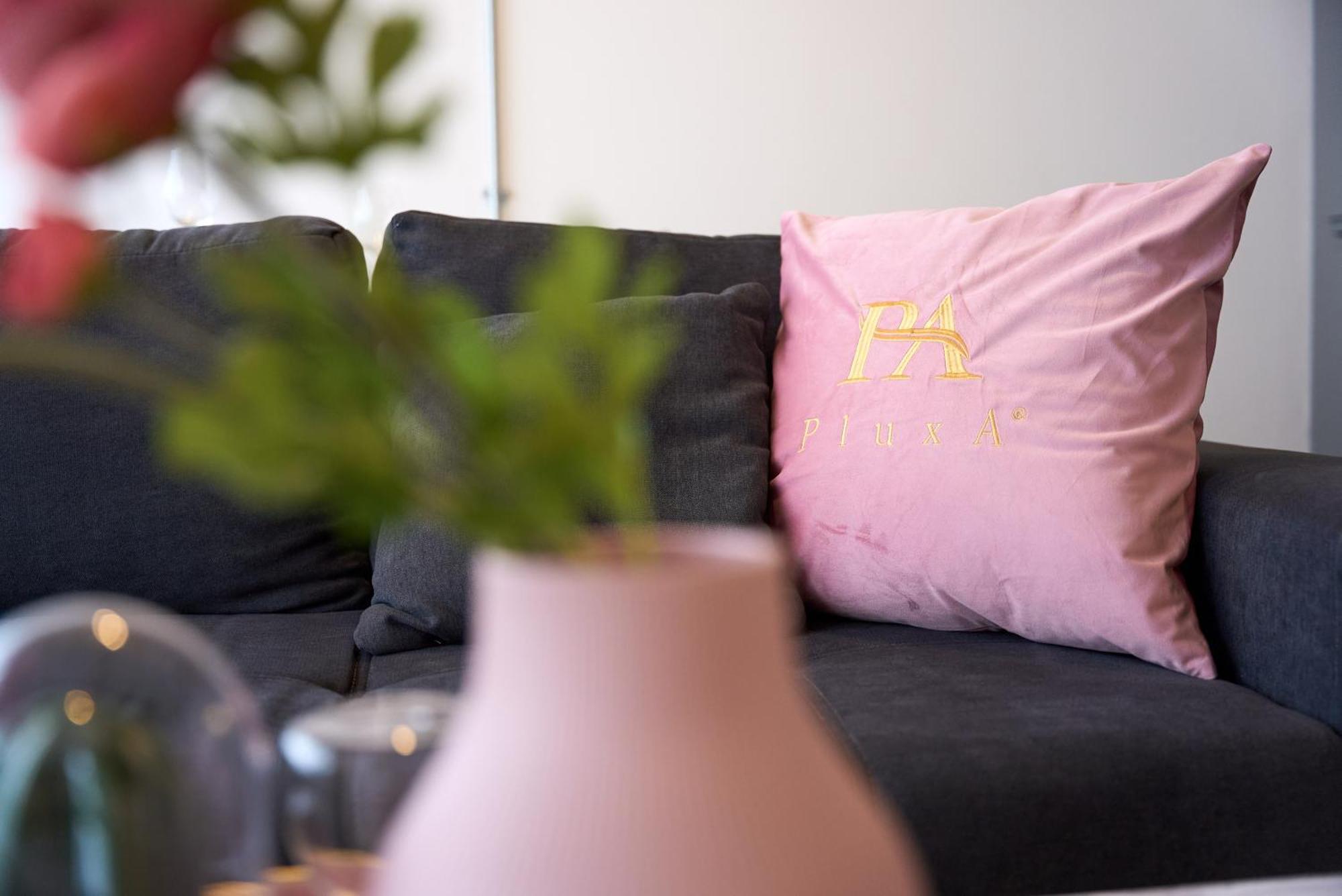 The Hideaway - Pluxa Rose Gray *