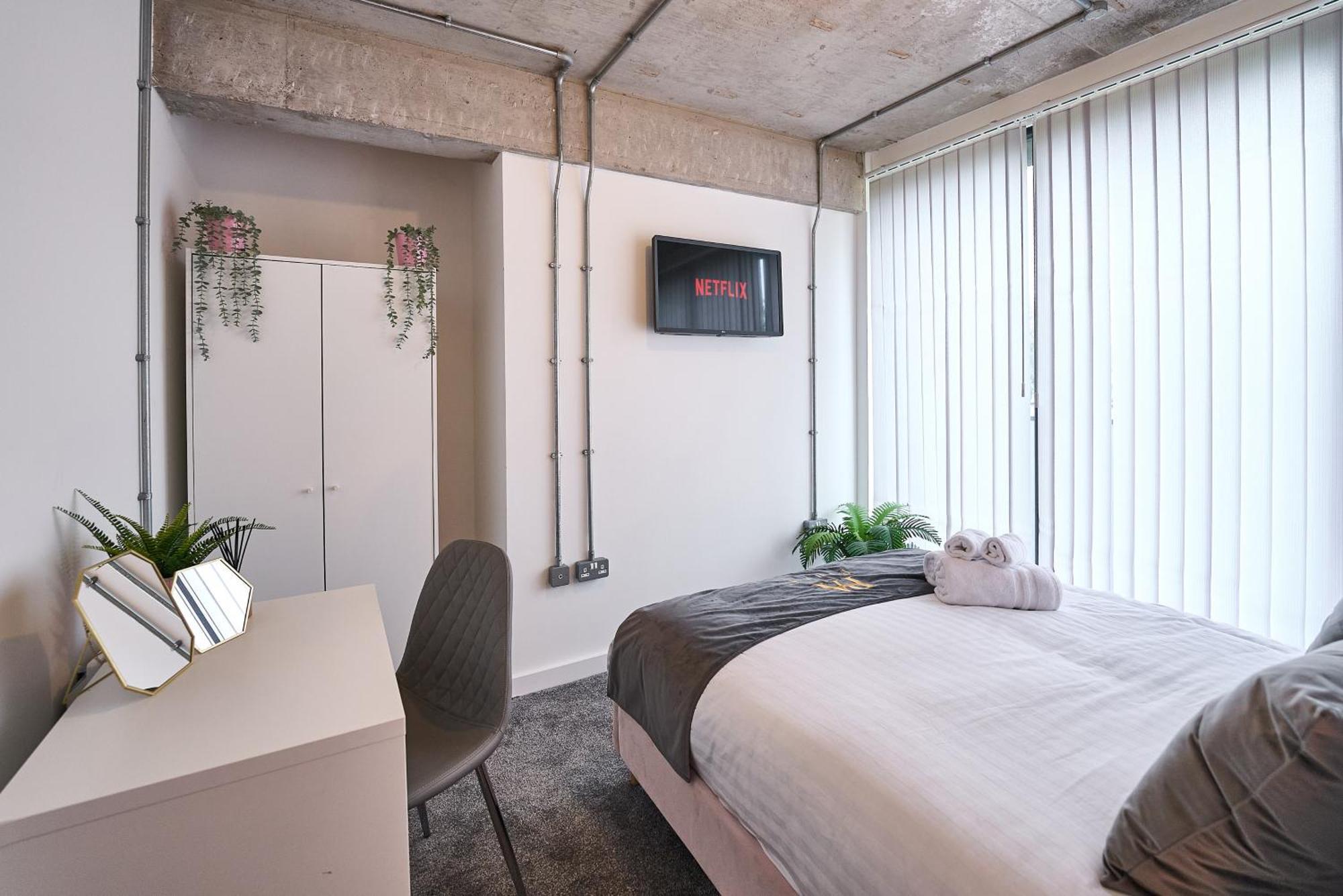The Hideaway - Pluxa Rose Gray * Warrington