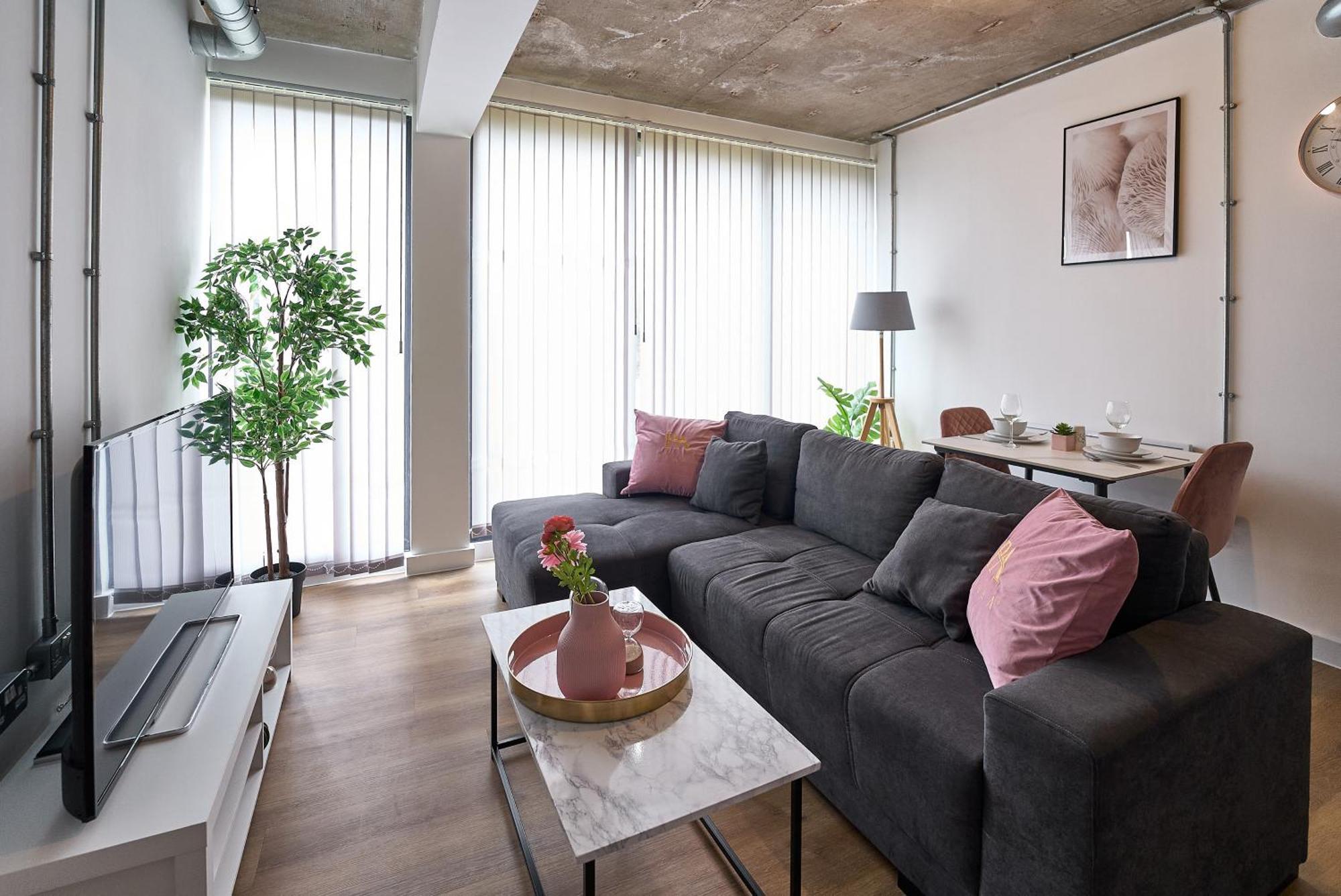 The Hideaway - Pluxa Rose Gray *