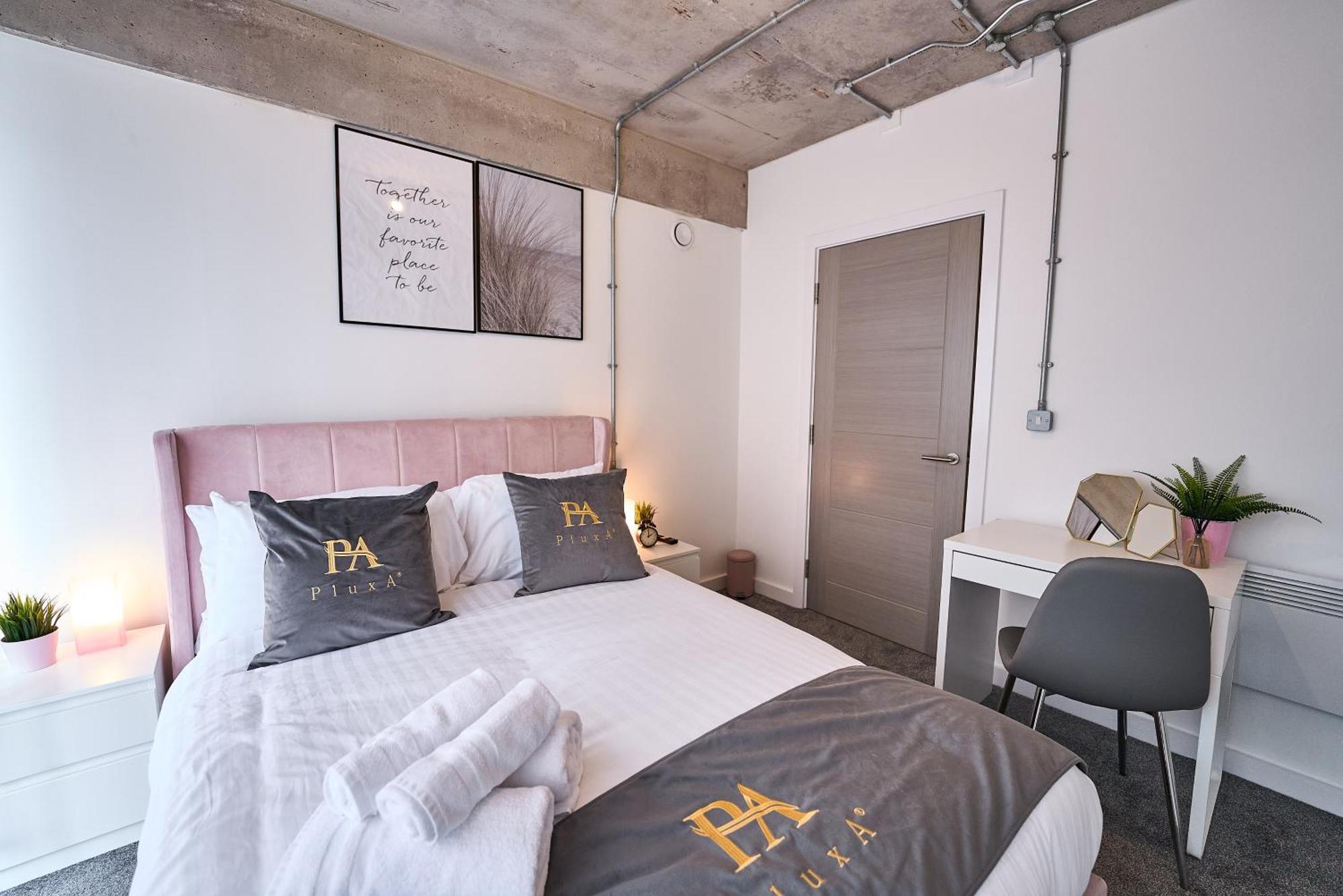 Apartment The Hideaway - Pluxa Rose Gray