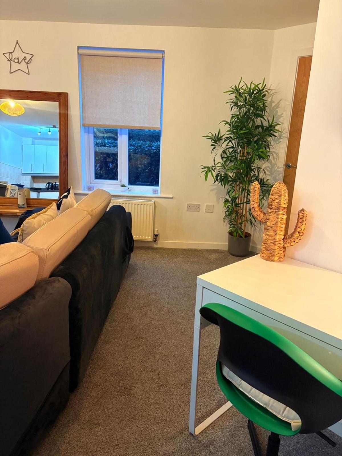 2 Bedroom 2 Bathroom Ground Floor In Location Apartment Warrington (Cheshire)