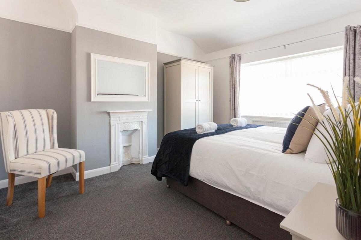 Holiday home House, Free Parking & Wifi!