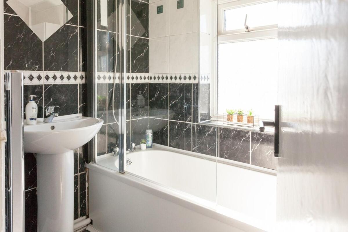 House, Free Parking & Wifi! Holiday home Warrington (Cheshire)