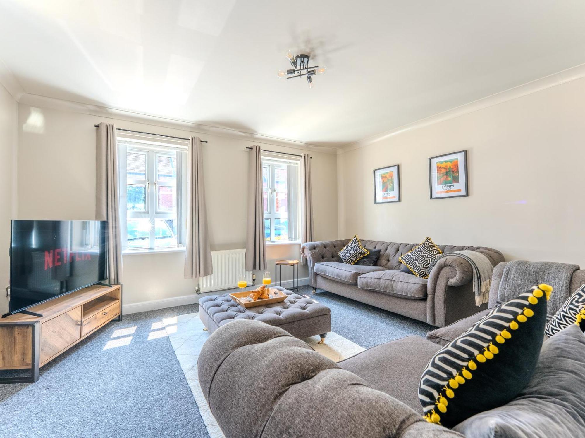 Lymm 6 Bed 3 Bath Relocators Trades And Long * Warrington (Cheshire)