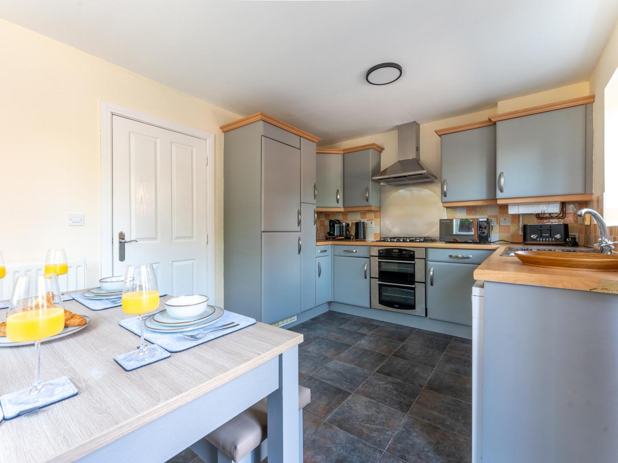 Holiday home Lymm 6 Bed 3 Bath Relocators Trades And Long