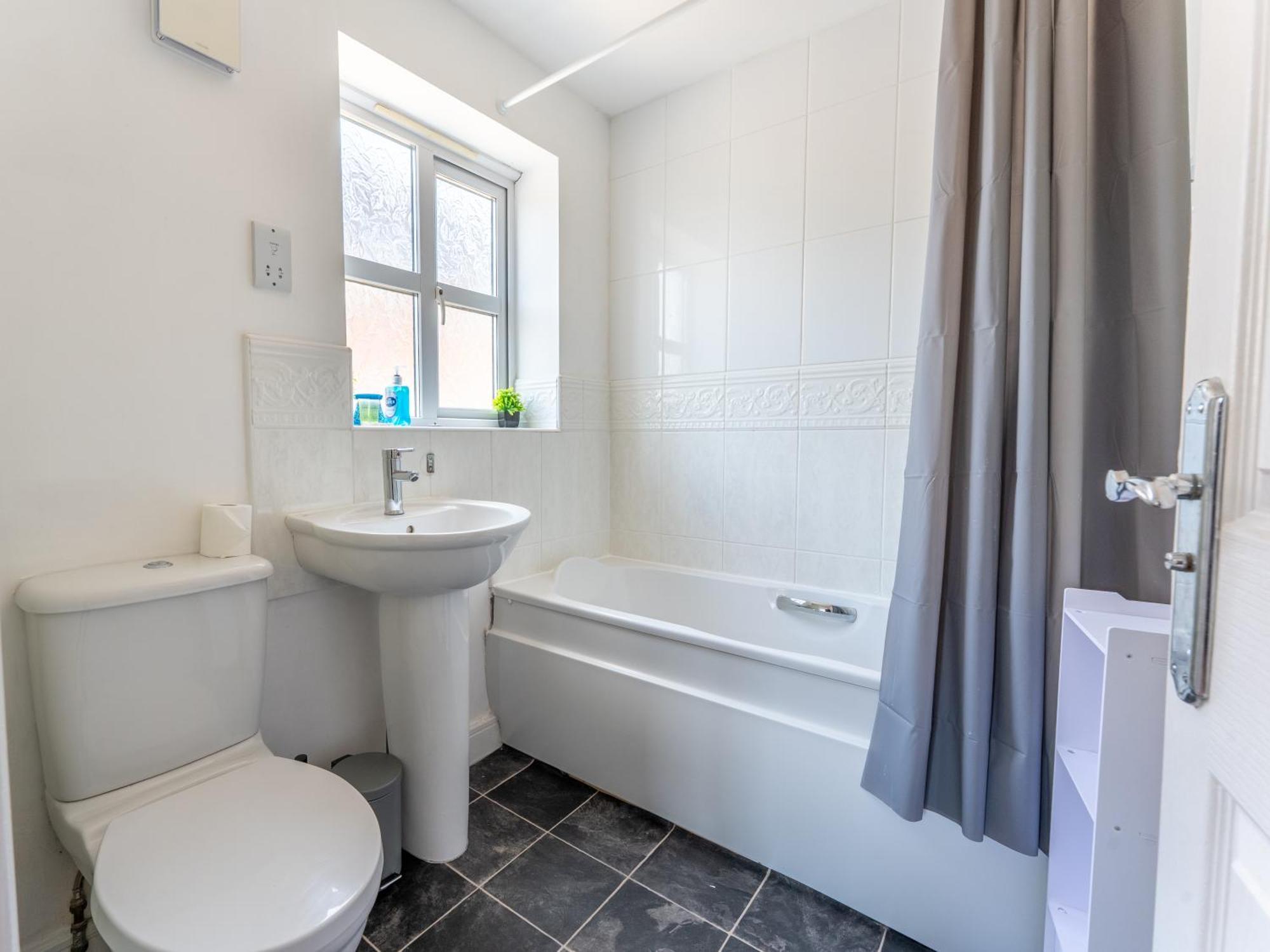 Lymm 6 Bed 3 Bath Relocators Trades And Long *