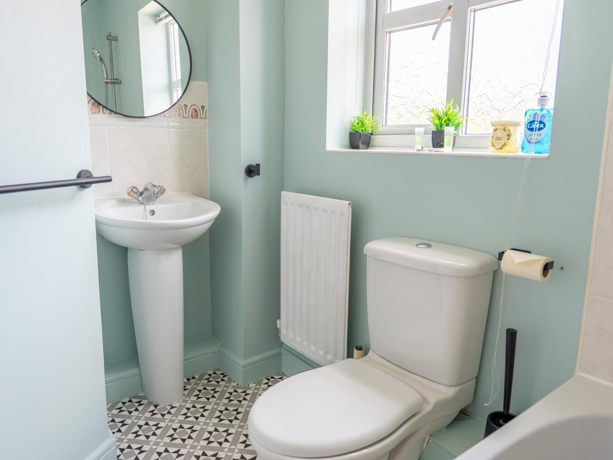 Lymm 6 Bed 3 Bath Relocators Trades And Long Holiday home Warrington (Cheshire)