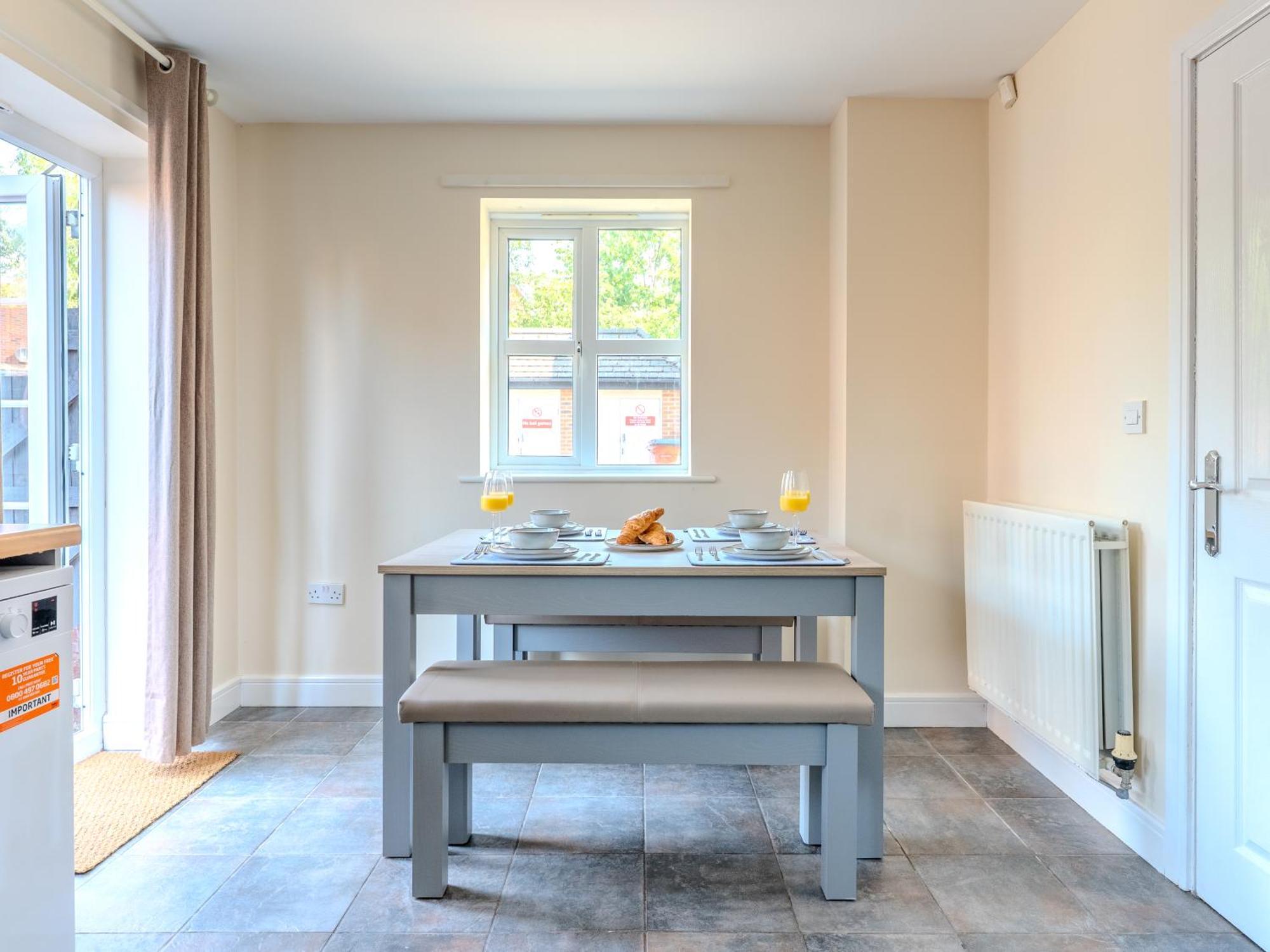 Holiday home Lymm 6 Bed 3 Bath Relocators Trades And Long
