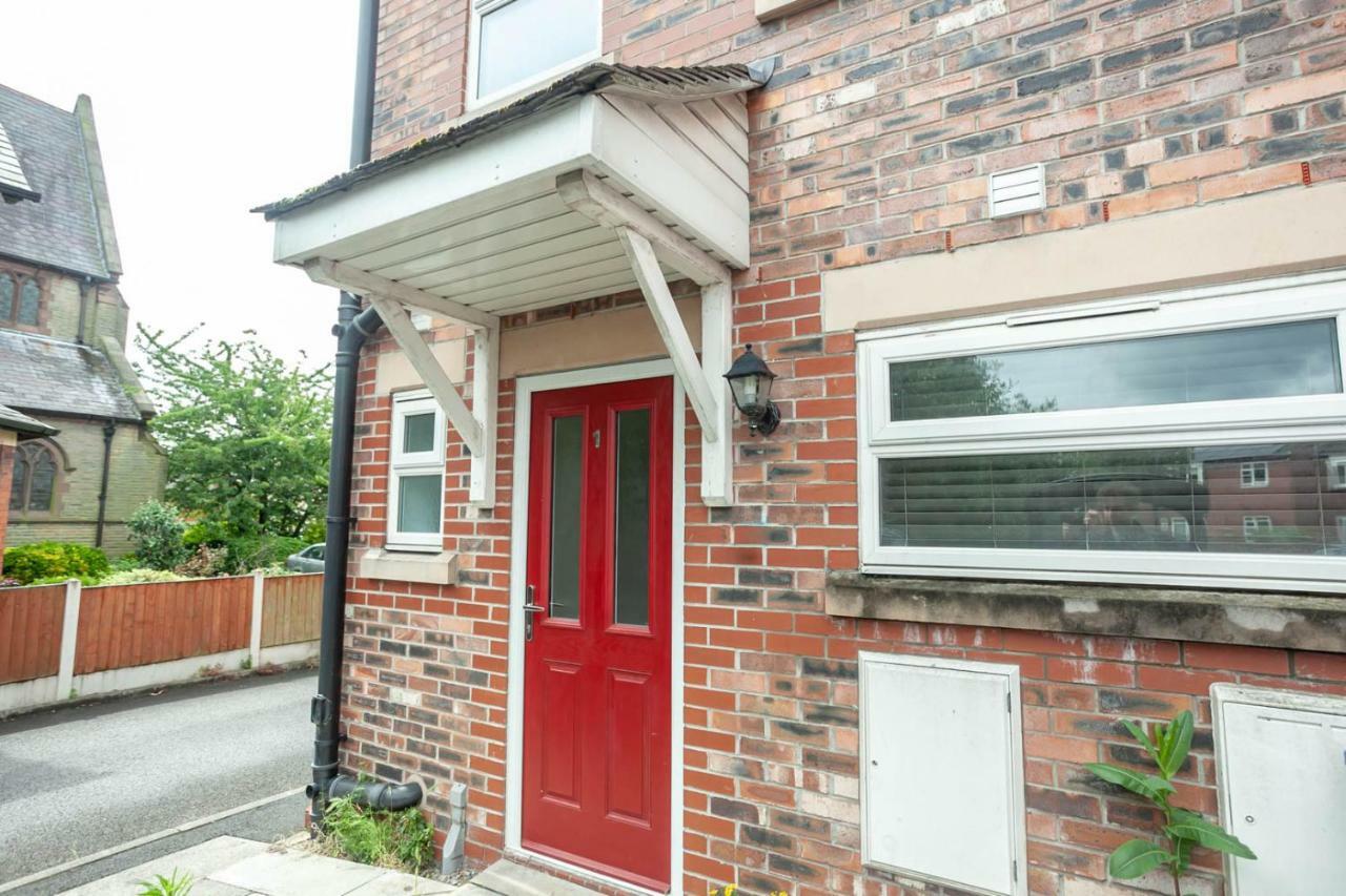 4 Bed Home, Driveway Parking Ideally Located In Latchford, - Executive St Marys House