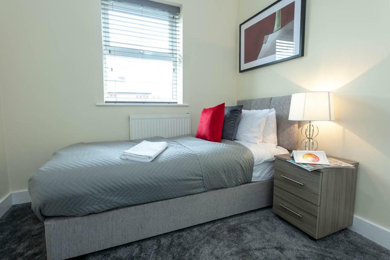 4 Bed Home, Driveway Parking Ideally Located In Latchford, - Executive St Marys House Holiday home Warrington (Cheshire)