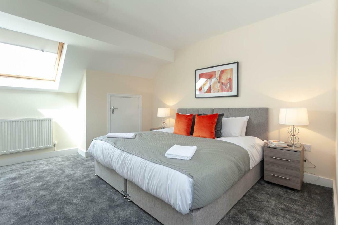 4 Bed Home, Driveway Parking Ideally Located In Latchford, - Executive St Marys House * Warrington (Cheshire)